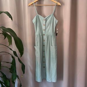 NWT linen dress with wood buttons